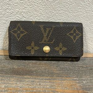 Louis Vuitton 4 Ring Key Cles Holder